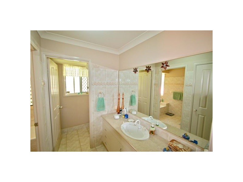 70 Riversdale Blvd, Banora Point NSW 2486