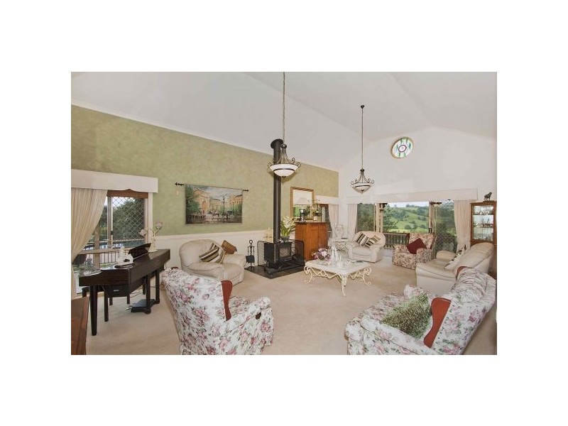 18 Pine Tree Place, Piggabeen NSW 2486