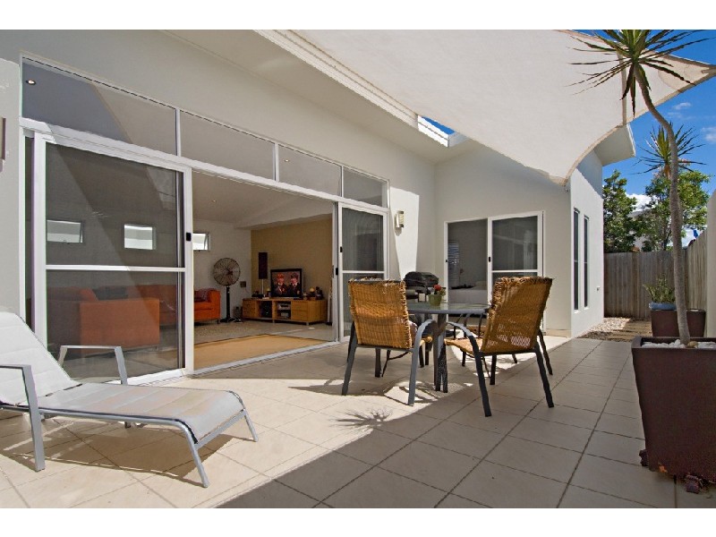 2 Komodo Court, Kawana Island QLD 4575