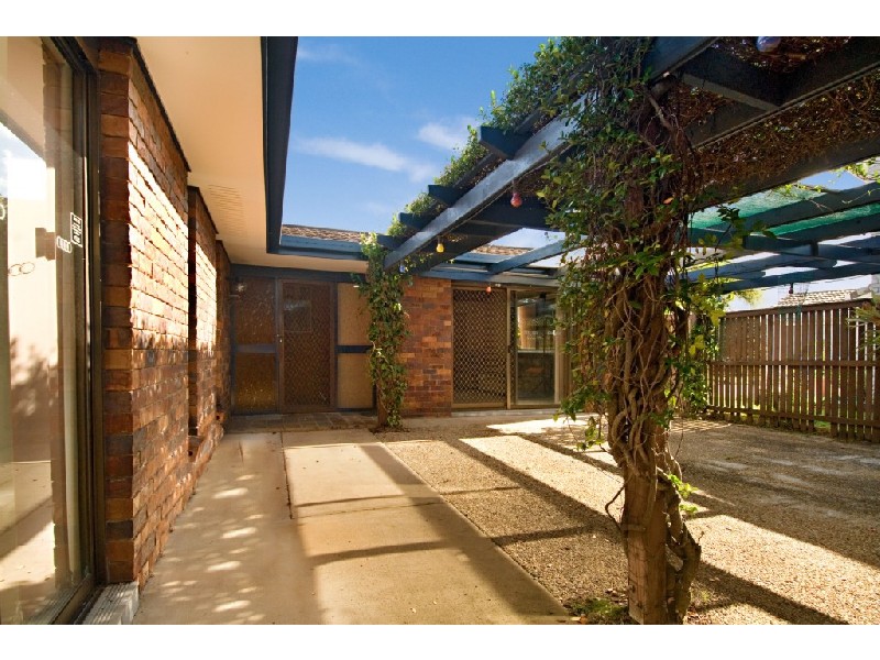 15 Coorumbong Close, Mooloolaba QLD 4557