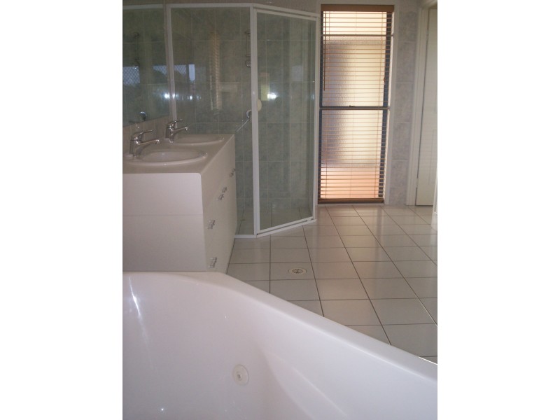 118 Sunbird Chase, Parrearra QLD 4575