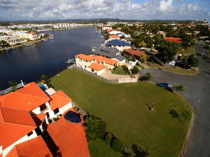1 Reedlark Place, Kawana Waters QLD 4575