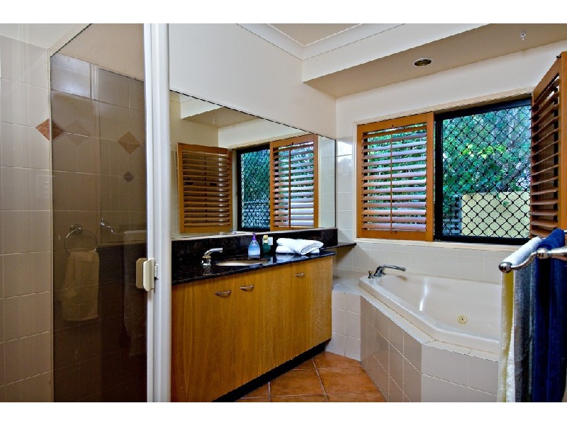 Oceanic Drive, Warana QLD 4575