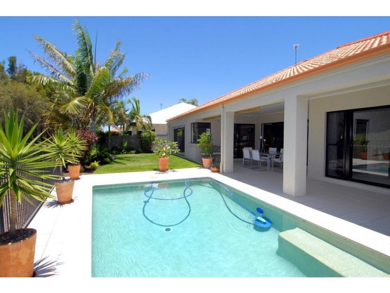 34 Baker-Finch Place, Twin Waters QLD 4564