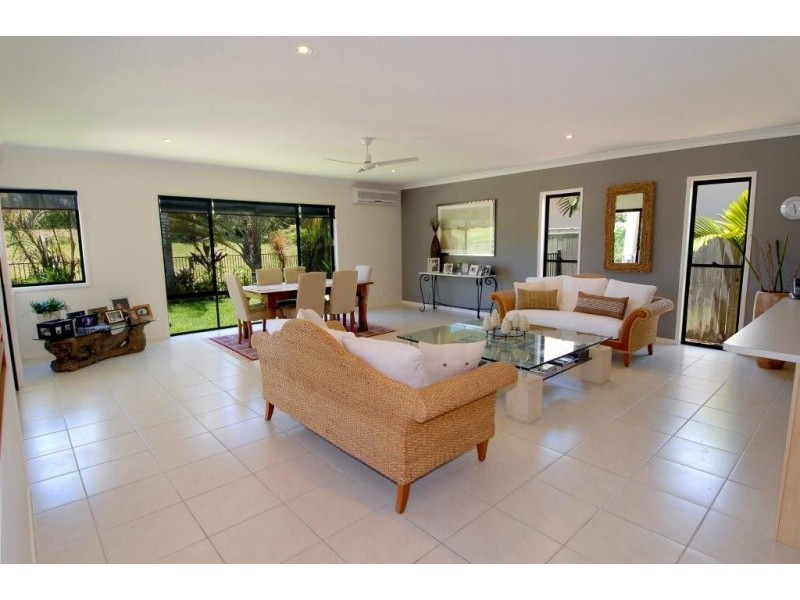 34 Baker-Finch Place, Twin Waters QLD 4564