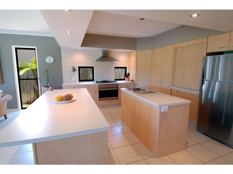 34 Baker-Finch Place, Twin Waters QLD 4564