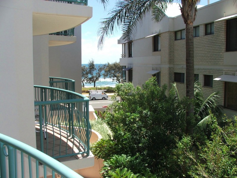 Unit 26 “Grand Palais” 188 Alexandra Parade, Alexandra Headland QLD 4572