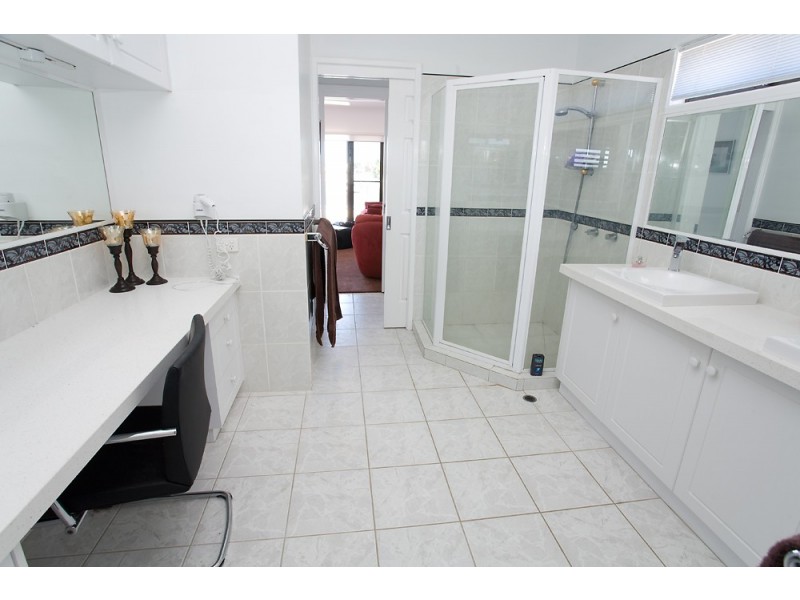 18 Oak Court, Minyama QLD 4575