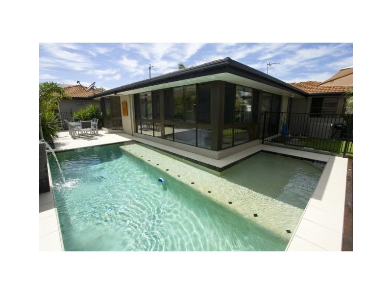 Warana QLD 4575