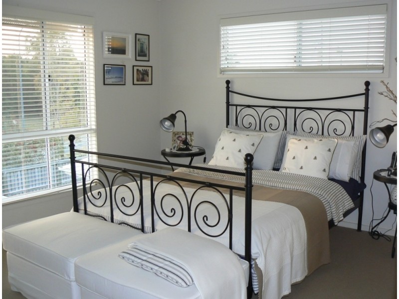 4 Tortola Place, Kawana Island QLD 4575