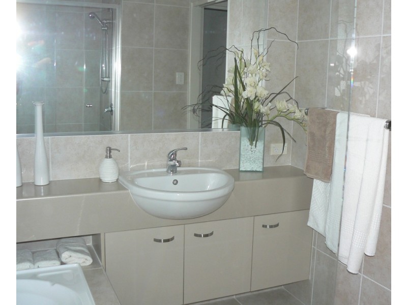 4 Tortola Place, Kawana Island QLD 4575