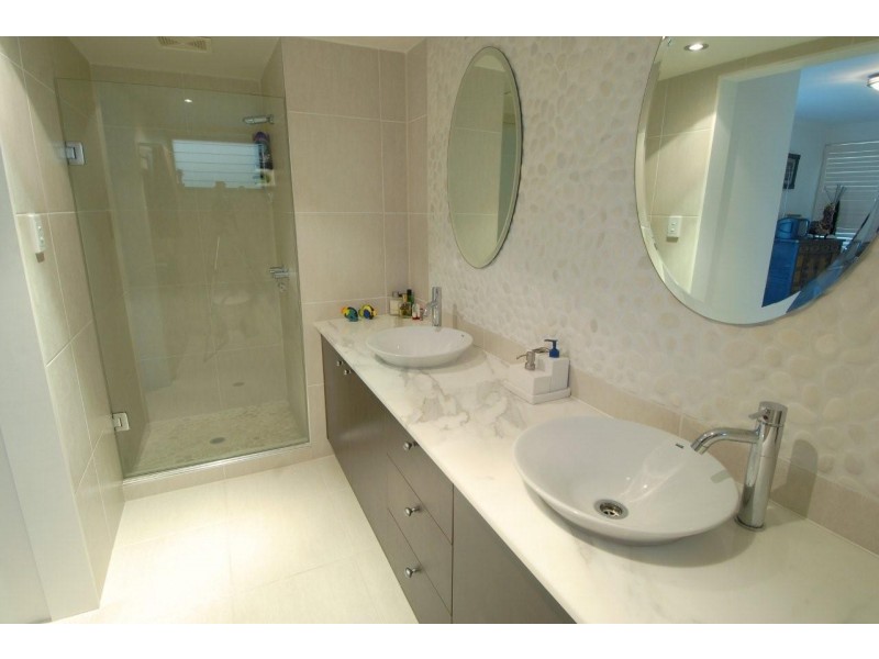 Unit 1  “Marina Heights” 18 Marina Walk, Alexandra Headland QLD 4572