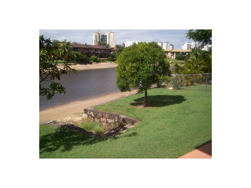 2/12 Tarwarri Crescent, Mooloolaba QLD 4557