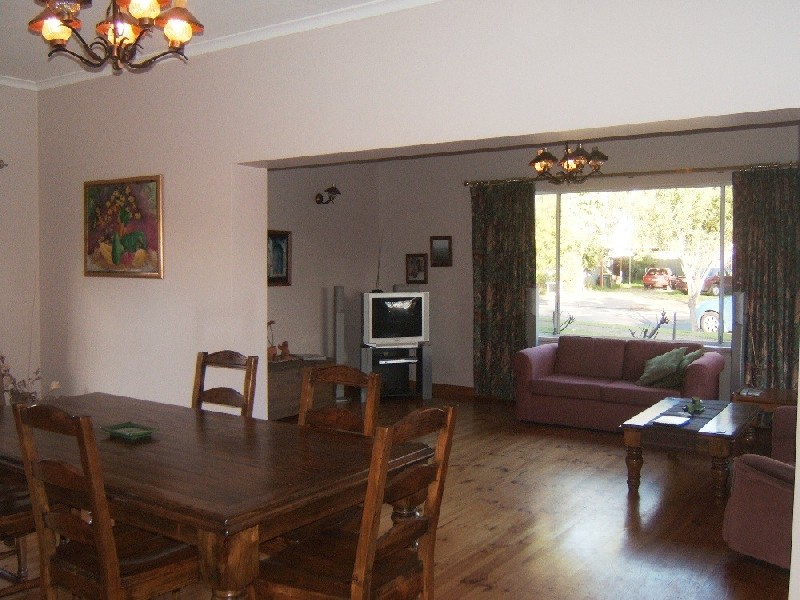 8 Wallace Street, Vale Park SA 5081