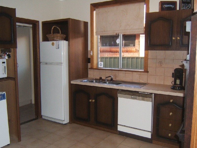 8 Wallace Street, Vale Park SA 5081