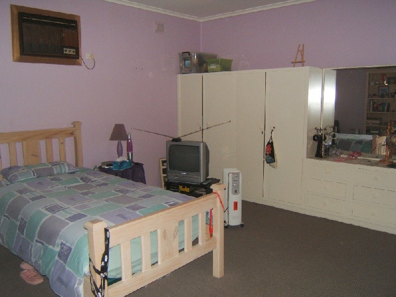 8 Wallace Street, Vale Park SA 5081