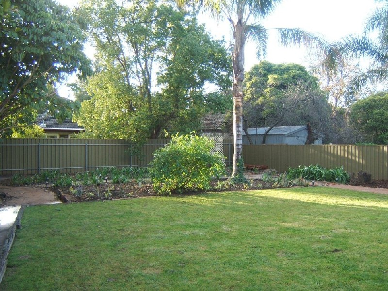 8 Wallace Street, Vale Park SA 5081