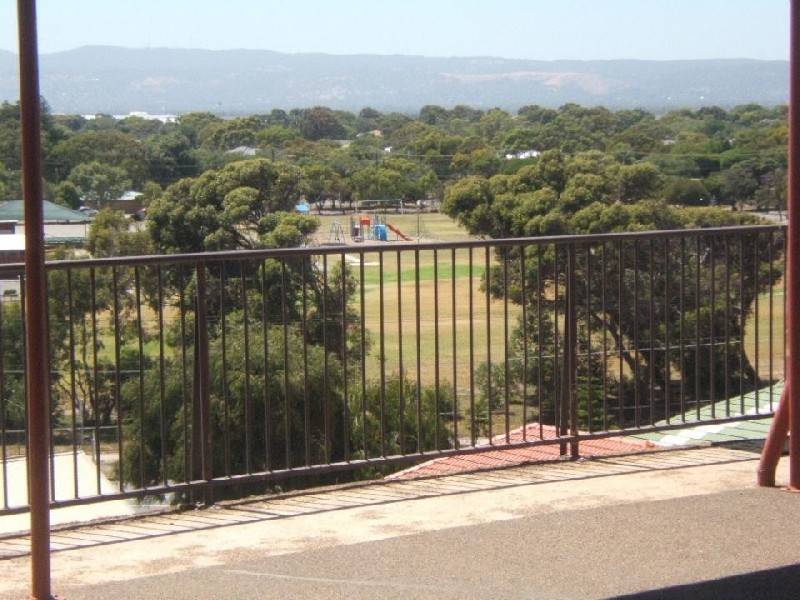 32/ 180 Seaview Road, Henley Beach South SA 5022