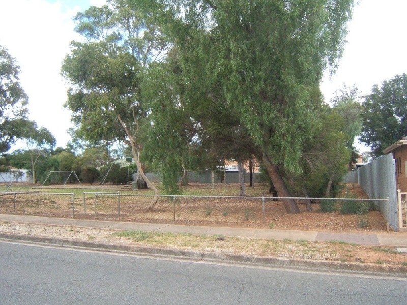 7 Desmond Avenue, Pooraka SA 5095