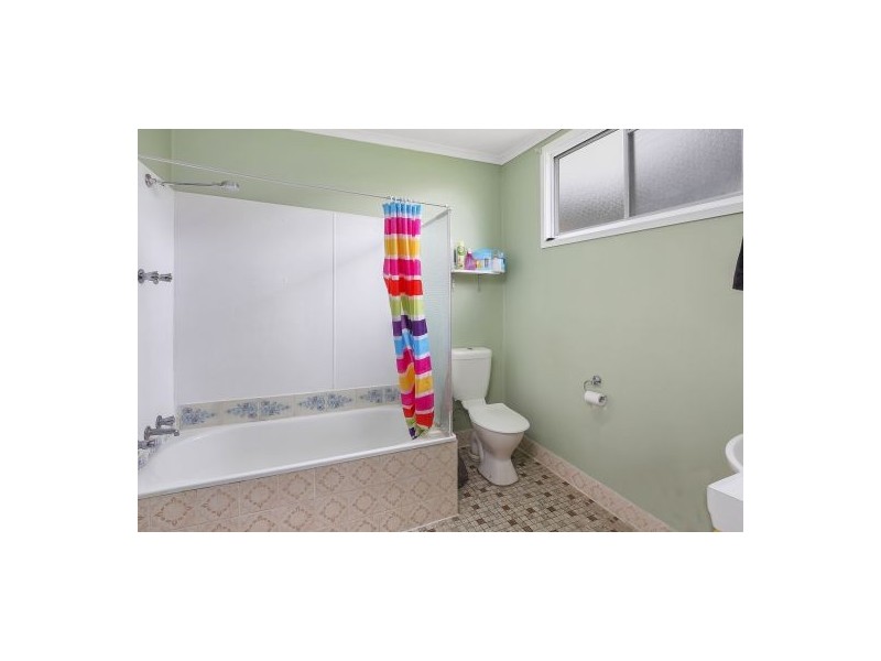 11 Leslie Avenue, Gorokan NSW 2263