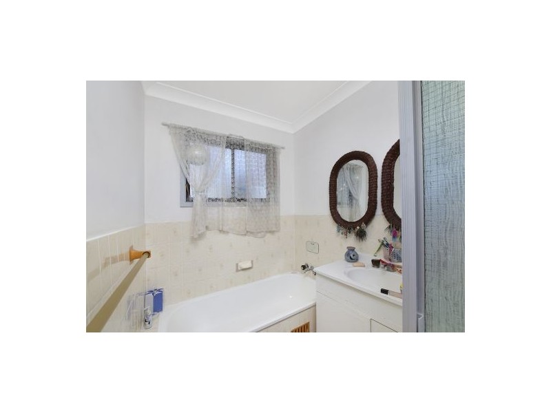 16 Greenway Avenue, Mannering Park NSW 2259