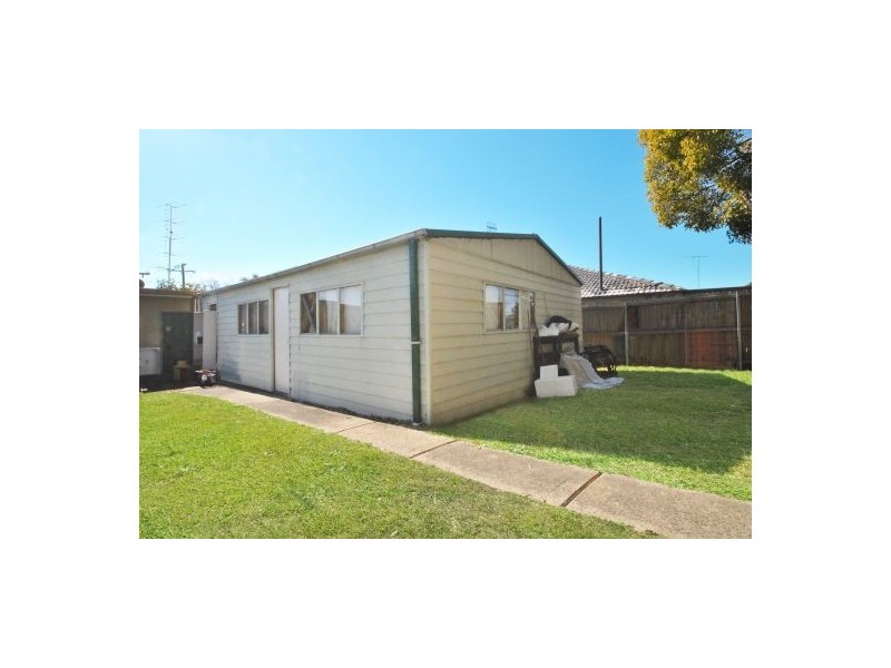 8 James Road, Toukley NSW 2263