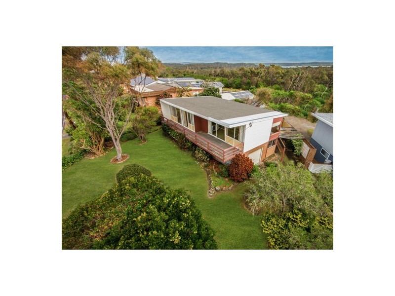 21 SOLDIERS POINT DR, Norah Head NSW 2263