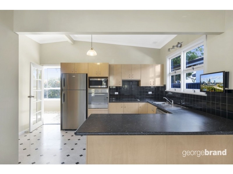 8 Eighth Avenue, Toukley NSW 2263