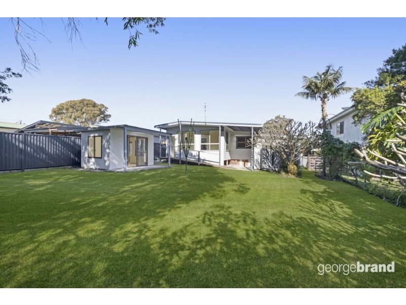 8 Eighth Avenue, Toukley NSW 2263