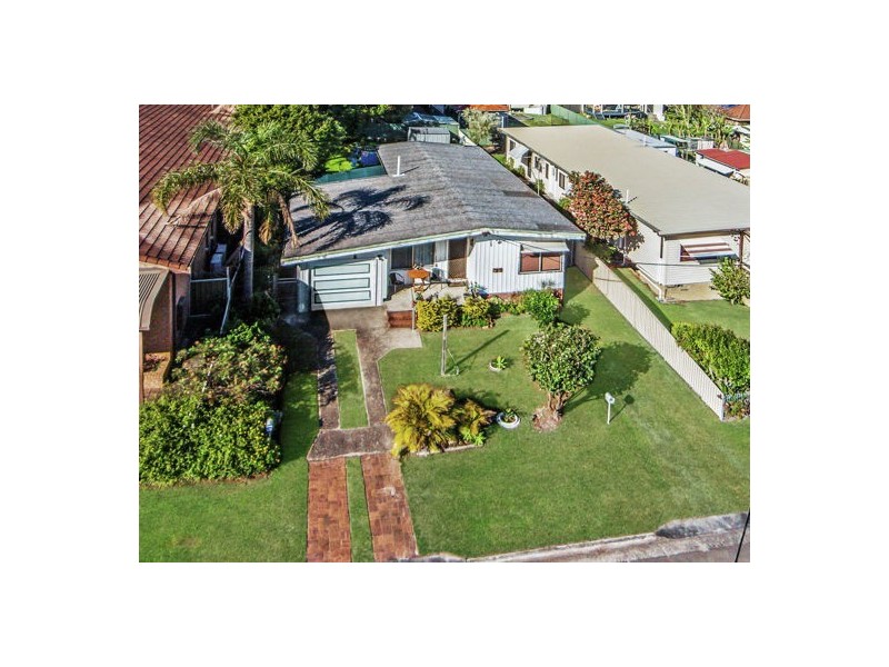 11 Pearce Avenue, Toukley NSW 2263