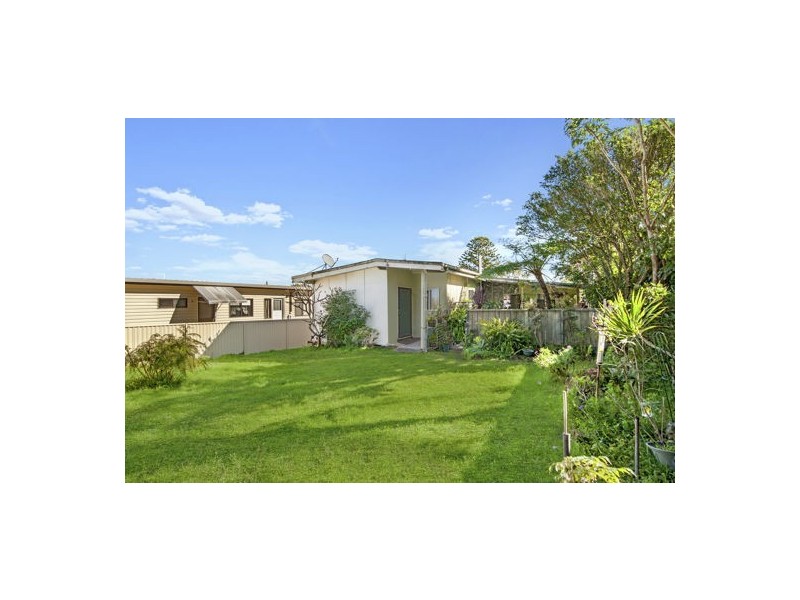 11 Pearce Avenue, Toukley NSW 2263
