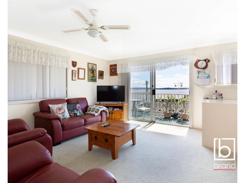 8 Rowland Terrace, Toukley NSW 2263