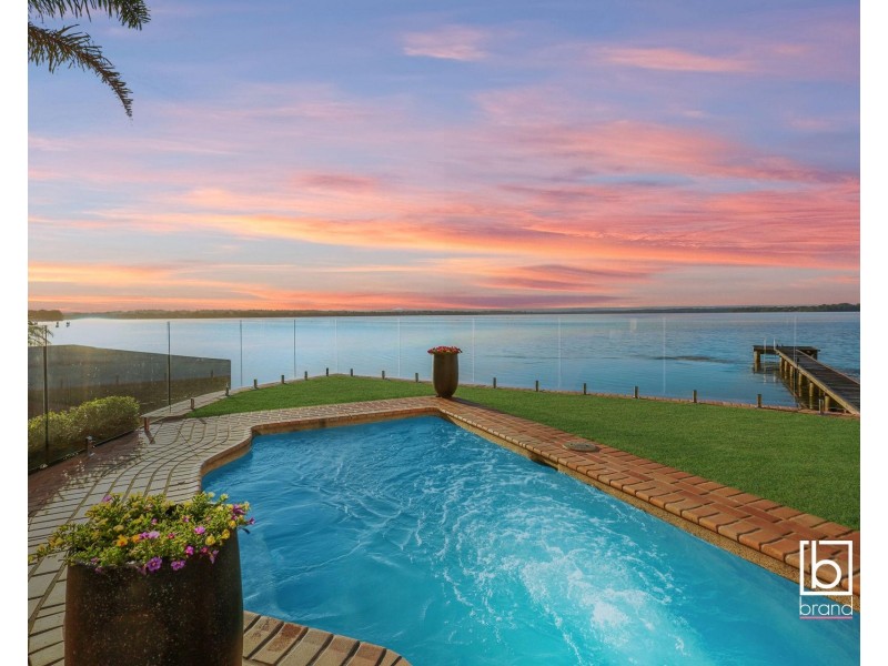 11 Rowland Terrace, Toukley NSW 2263
