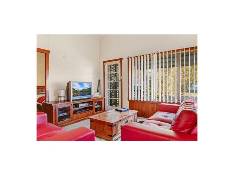 2 Second Avenue, Toukley NSW 2263