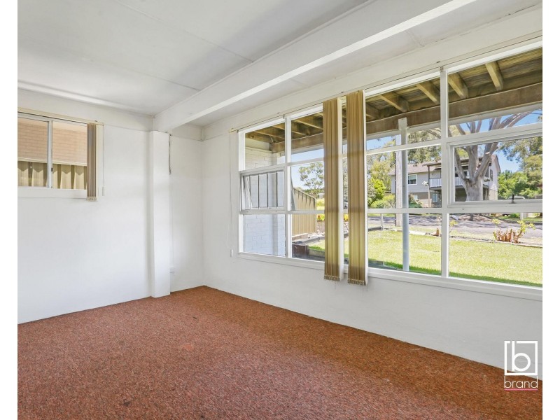 6 SEVENTH AVE, Toukley NSW 2263