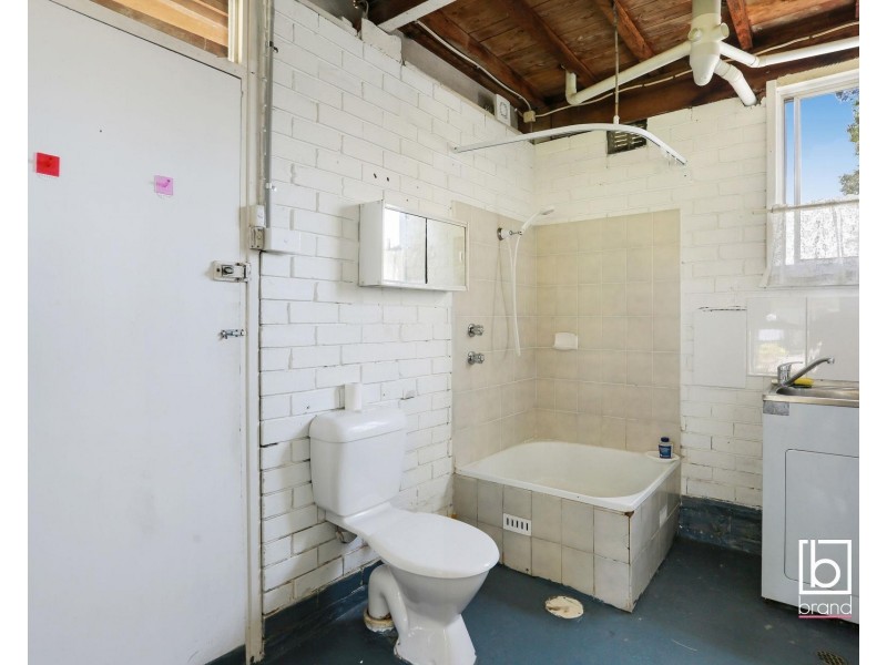 6 SEVENTH AVE, Toukley NSW 2263