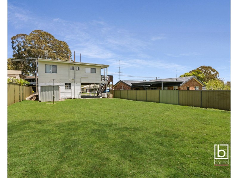 6 SEVENTH AVE, Toukley NSW 2263