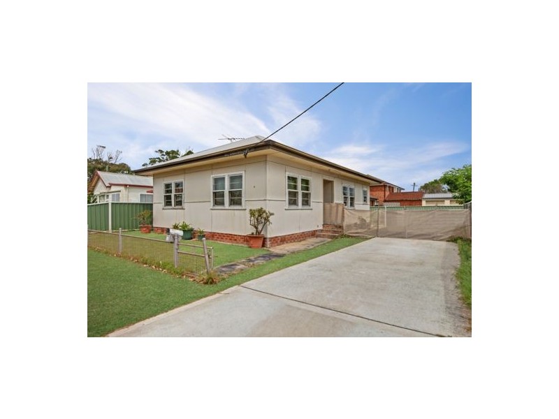 4 Yaralla Road, Toukley NSW 2263