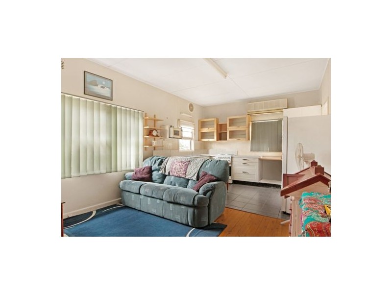 4 Yaralla Road, Toukley NSW 2263