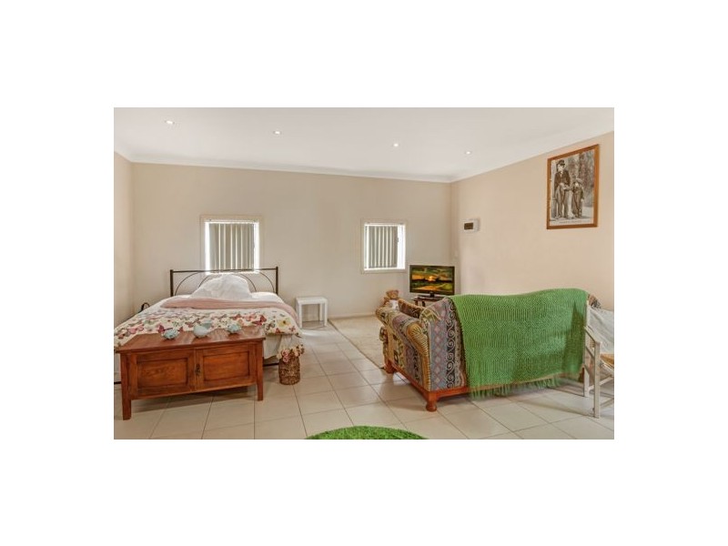 4 Yaralla Road, Toukley NSW 2263