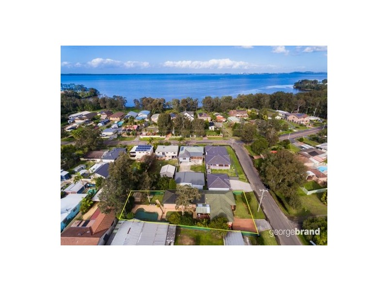 1 JANUARY ST, Tuggerawong NSW 2259