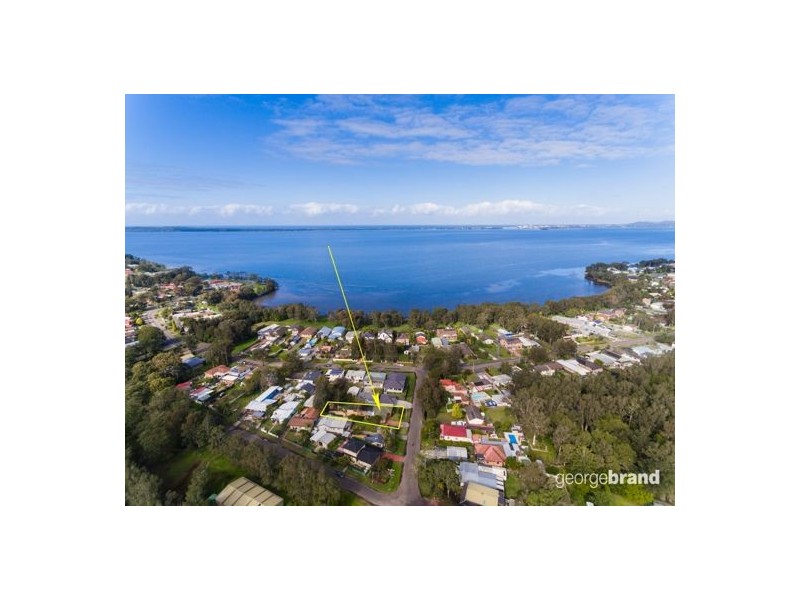 1 JANUARY ST, Tuggerawong NSW 2259