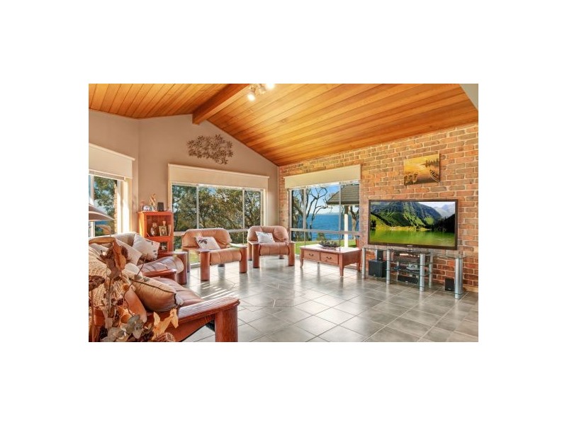 208 Tuggerawong Road, Tuggerawong NSW 2259