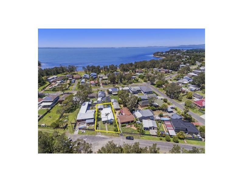 3 Warner Ave, Tuggerawong NSW 2259