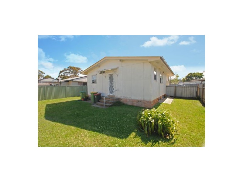 9 Vernon Avenue, Gorokan NSW 2263