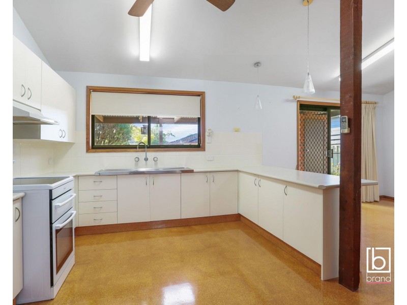 2 Esther Close, Gorokan NSW 2263