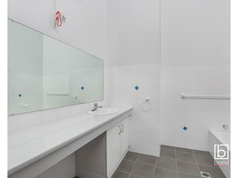 2 Esther Close, Gorokan NSW 2263