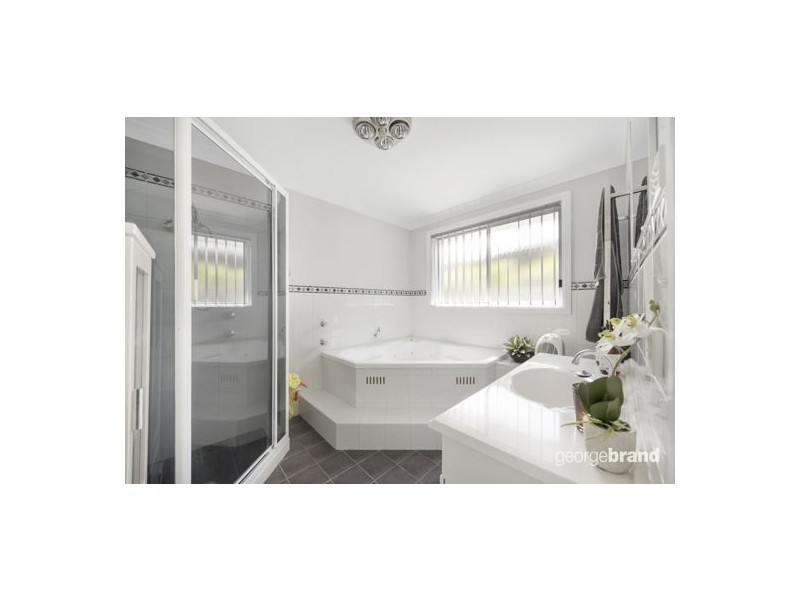 15 Kalulah Ave, Gorokan NSW 2263