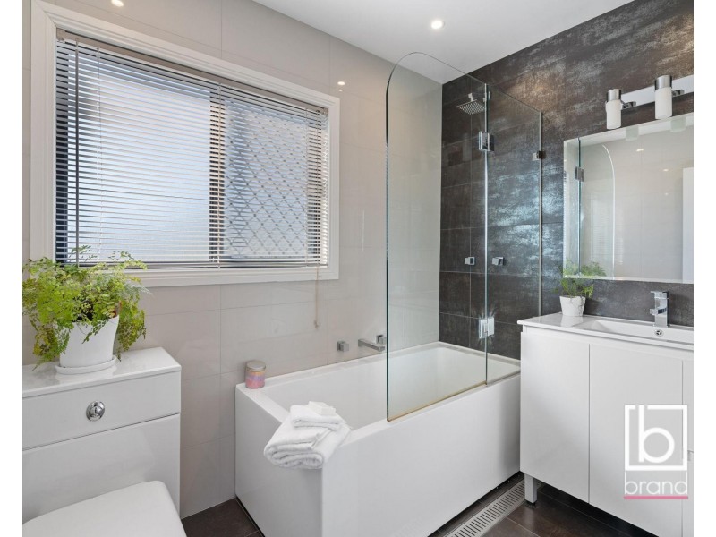 35 Merrendale Avenue, Gorokan NSW 2263