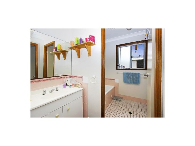 17 Sylvia Avenue, Gorokan NSW 2263